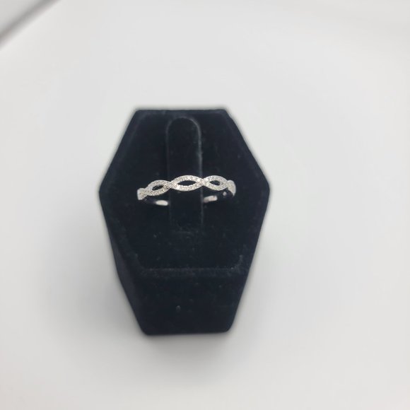 14K White Gold Diamond Infinity design ring - Picture 6 of 8